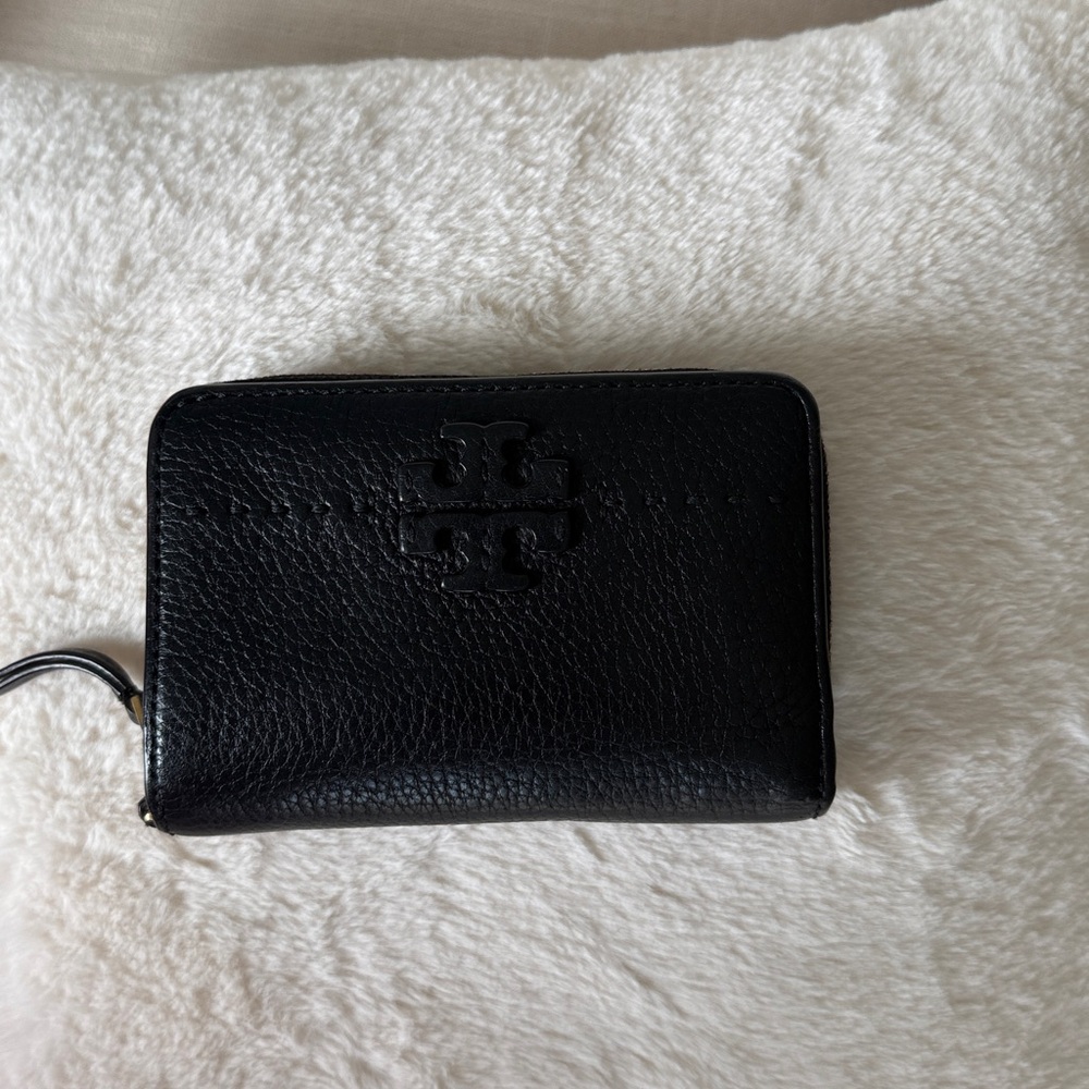Tory Burch MCGRAW BI-FOLD Medium WALLET Black Pebbled Leather Zip Wallet - Picture 5 of 12